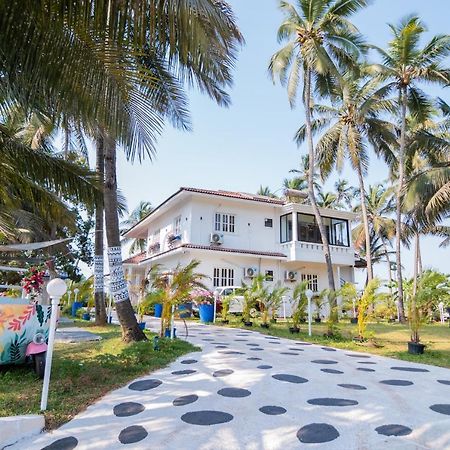 White House In Goa, Truly Amazing Experience Bed & Breakfast Saligao ภายนอก รูปภาพ