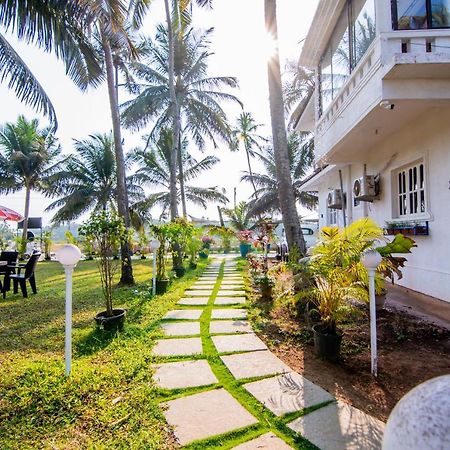 White House In Goa, Truly Amazing Experience Bed & Breakfast Saligao ภายนอก รูปภาพ