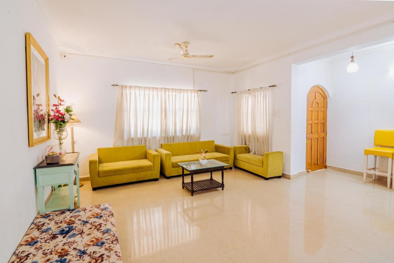 White House In Goa, Truly Amazing Experience Bed & Breakfast Saligao ภายนอก รูปภาพ