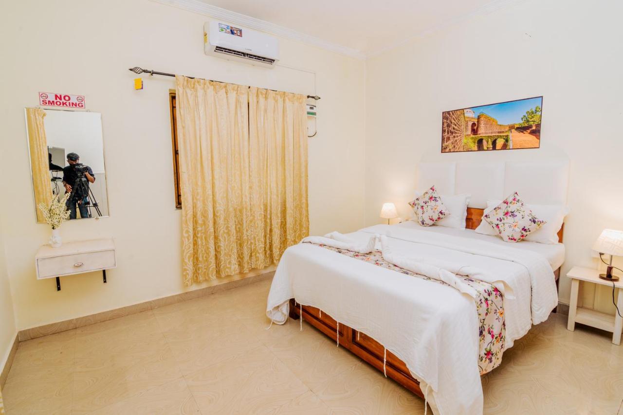 White House In Goa, Truly Amazing Experience Bed & Breakfast Saligao ภายนอก รูปภาพ