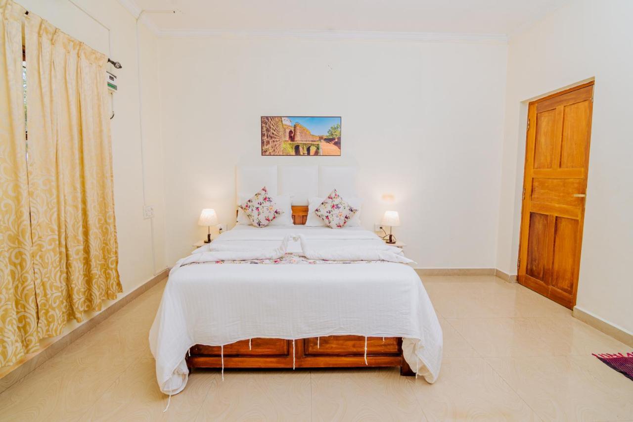 White House In Goa, Truly Amazing Experience Bed & Breakfast Saligao ภายนอก รูปภาพ