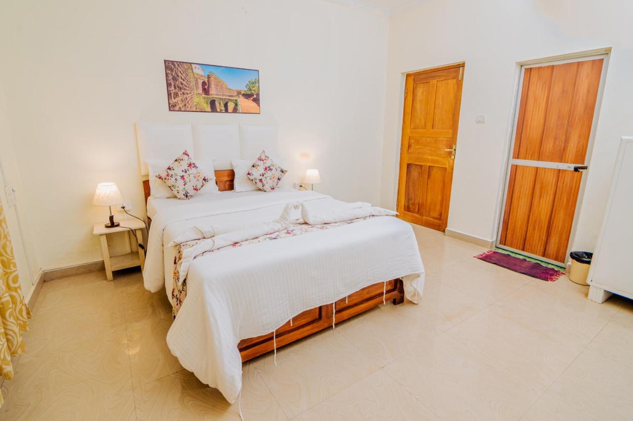 White House In Goa, Truly Amazing Experience Bed & Breakfast Saligao ภายนอก รูปภาพ