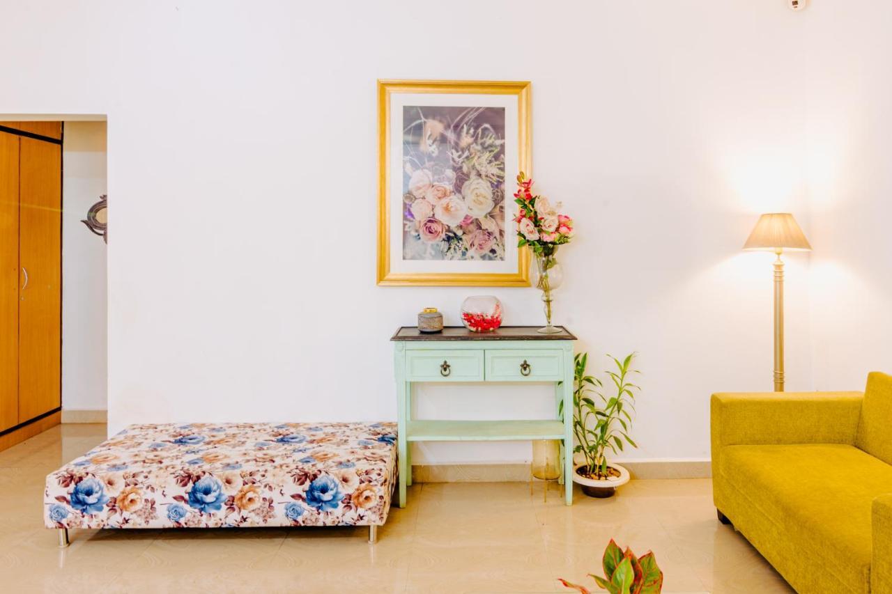 White House In Goa, Truly Amazing Experience Bed & Breakfast Saligao ภายนอก รูปภาพ