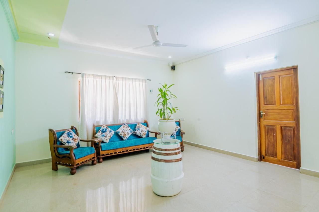 White House In Goa, Truly Amazing Experience Bed & Breakfast Saligao ภายนอก รูปภาพ